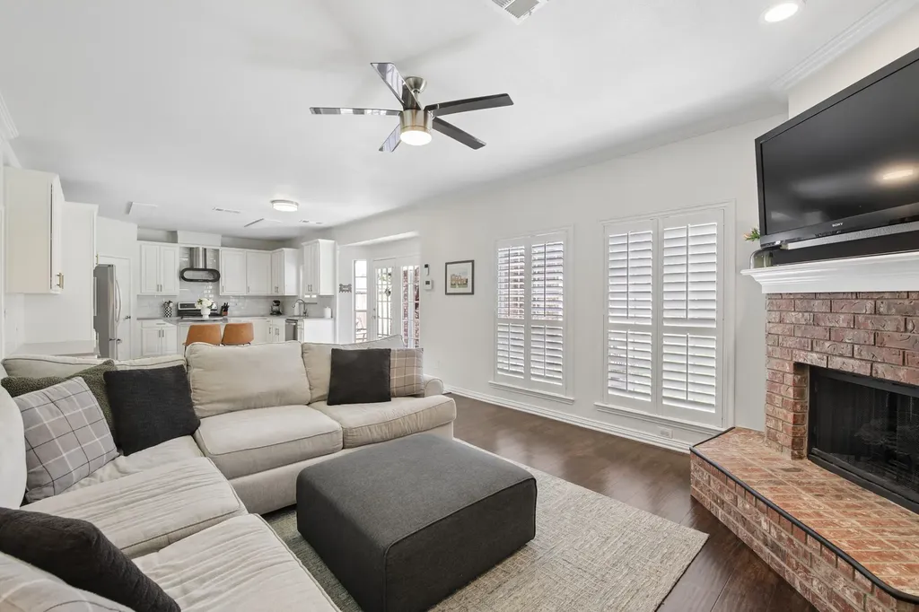 2717 Carmel Drive Carrollton TX 75006