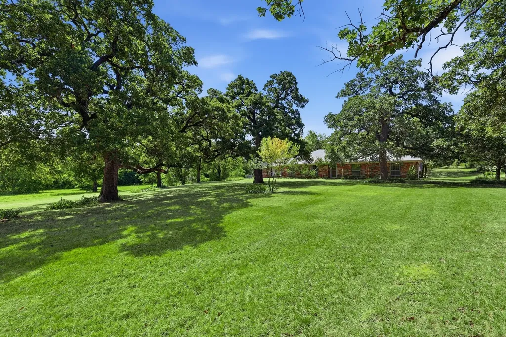 101 Colonial Parkway Burleson TX 76028
