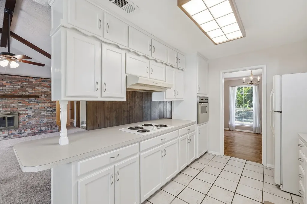 101 Colonial Parkway Burleson TX 76028