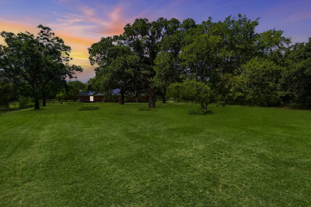 101 Colonial Parkway Burleson TX 76028