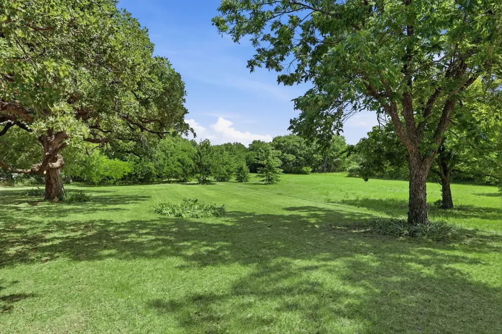 101 Colonial Parkway Burleson TX 76028