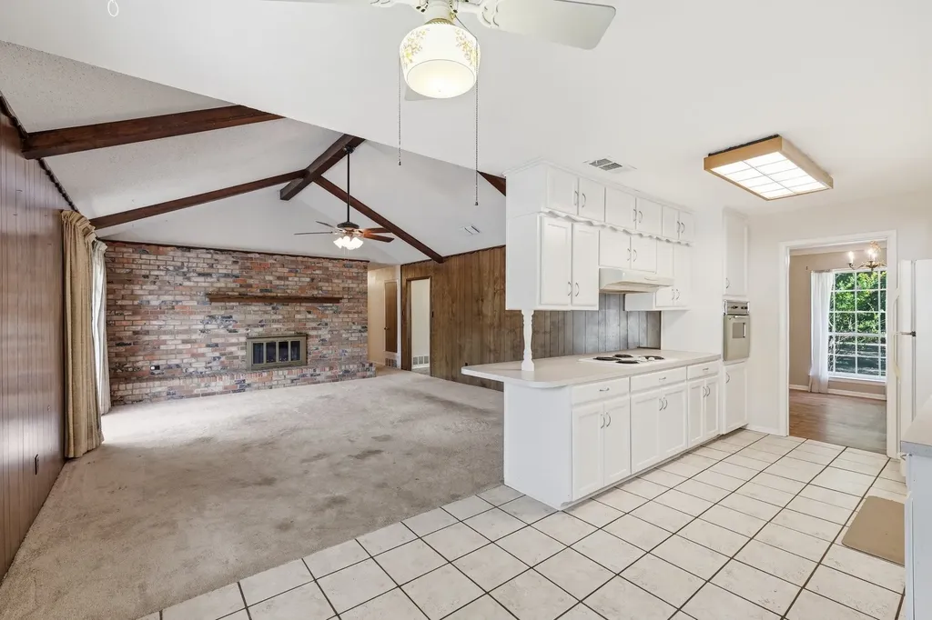 101 Colonial Parkway Burleson TX 76028