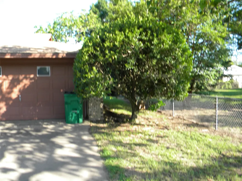 1450 W Ash Street Stephenville TX 76401