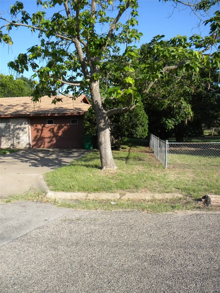 1450 W Ash Street Stephenville TX 76401