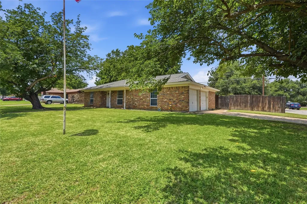 837 Springdale Road Bedford TX 76021