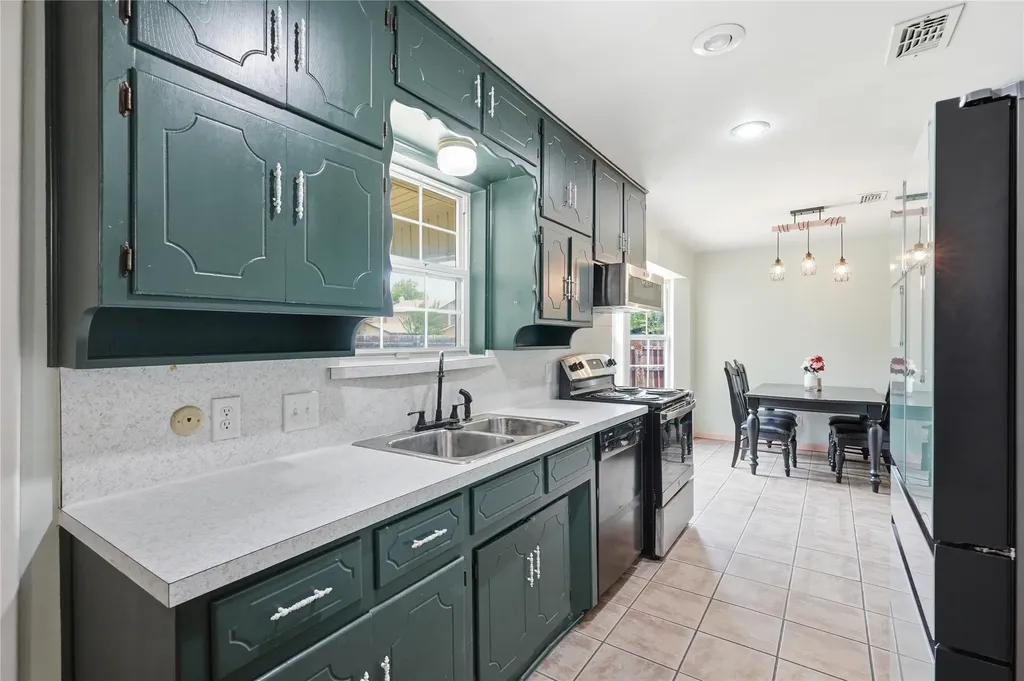 837 Springdale Road Bedford TX 76021