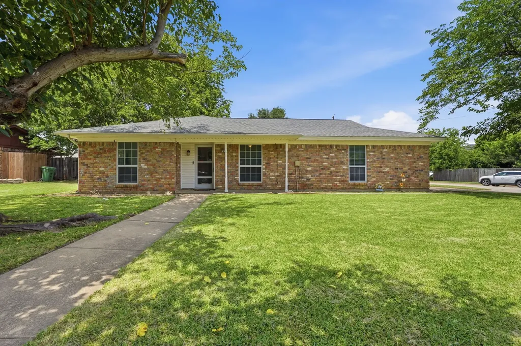 837 Springdale Road Bedford TX 76021