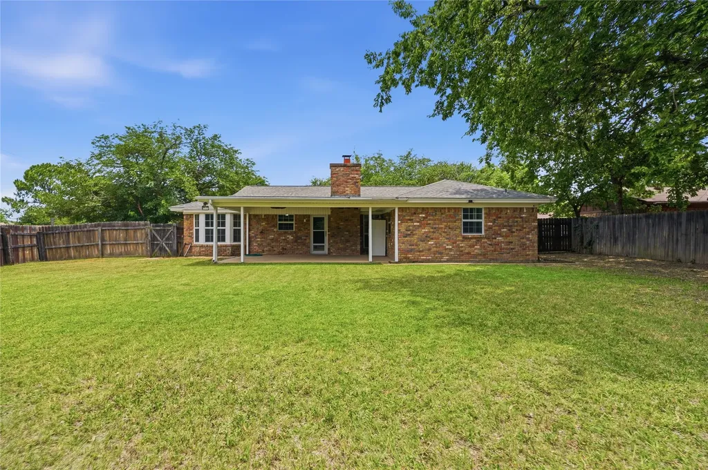 837 Springdale Road Bedford TX 76021