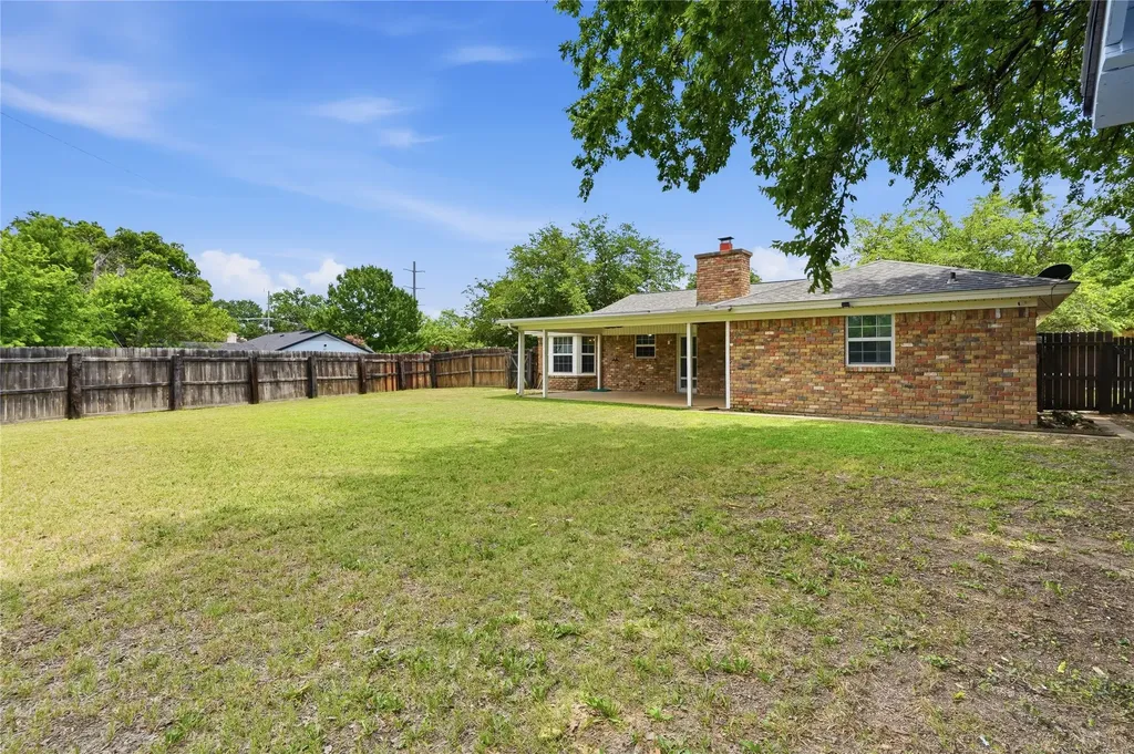 837 Springdale Road Bedford TX 76021