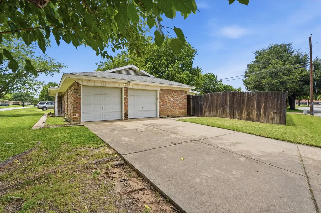 837 Springdale Road Bedford TX 76021