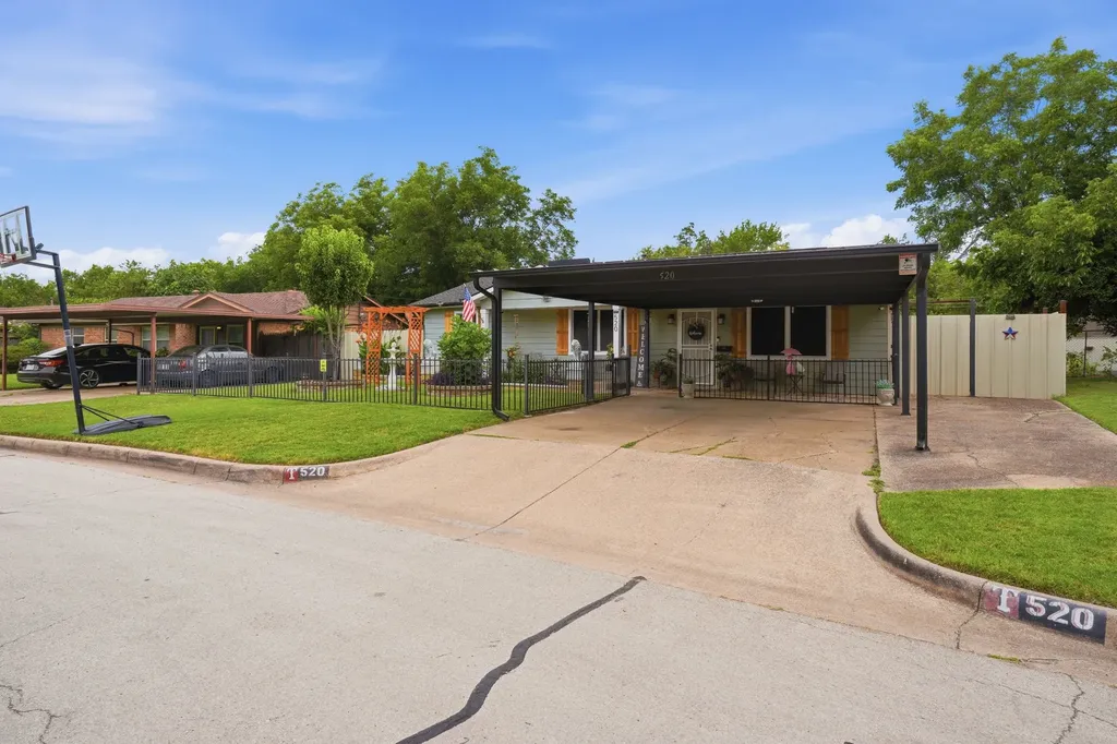 520 Thompson Drive Saginaw TX 76179