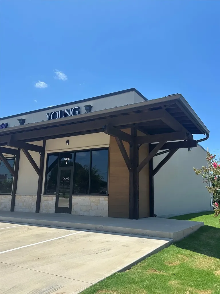 1836 N Plaza Drive Granbury TX 76049