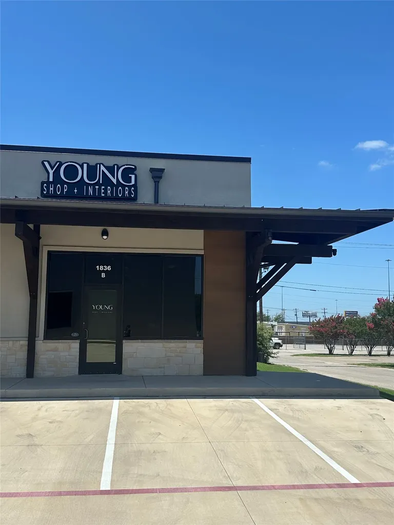 1836 N Plaza Drive Granbury TX 76049