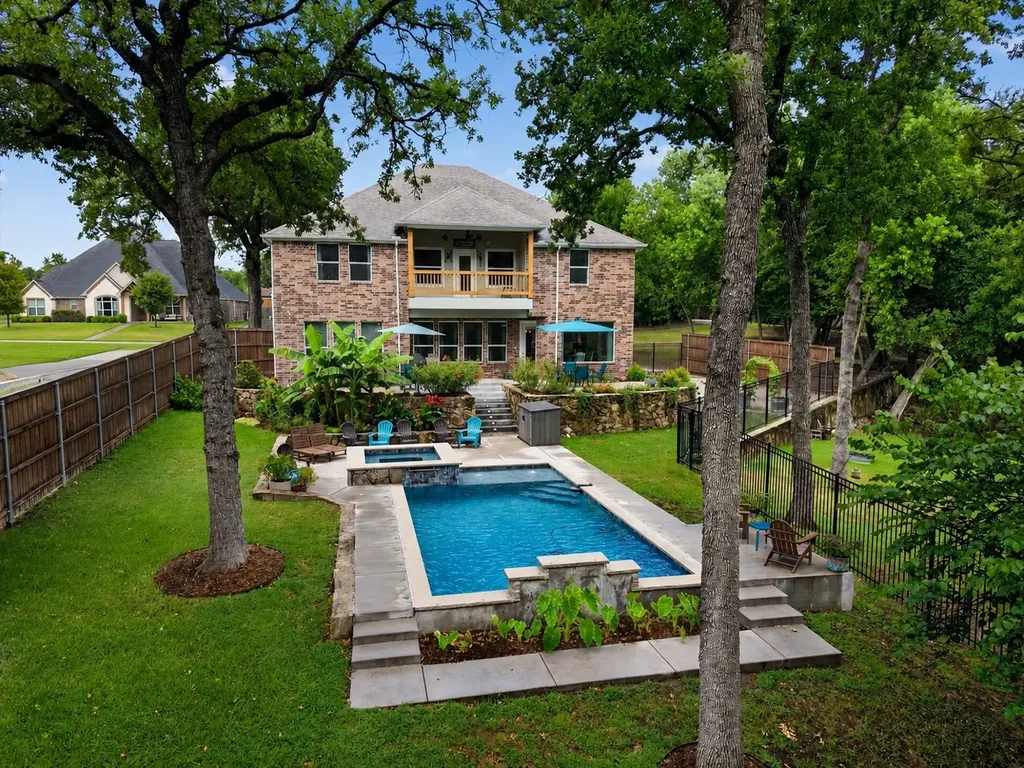 308 Familia Court Azle TX 76020