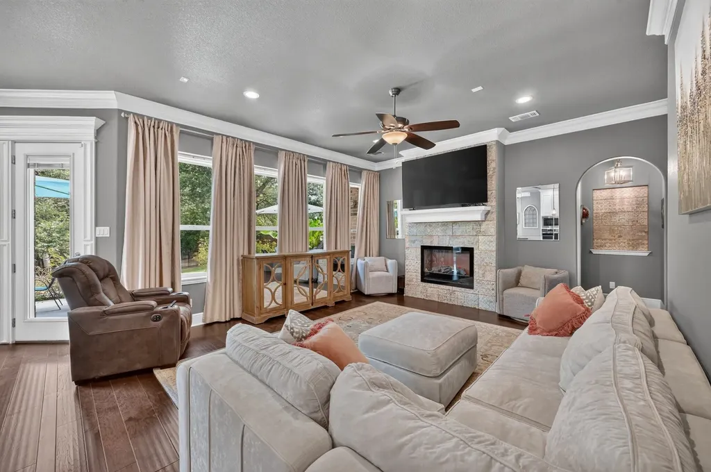 308 Familia Court Azle TX 76020