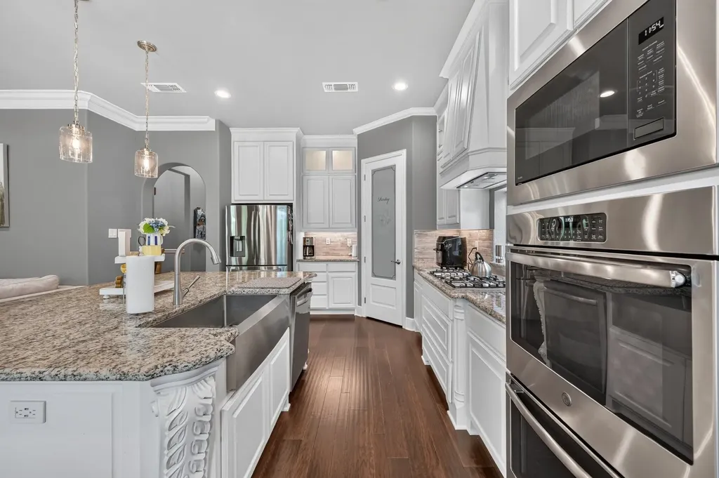 308 Familia Court Azle TX 76020