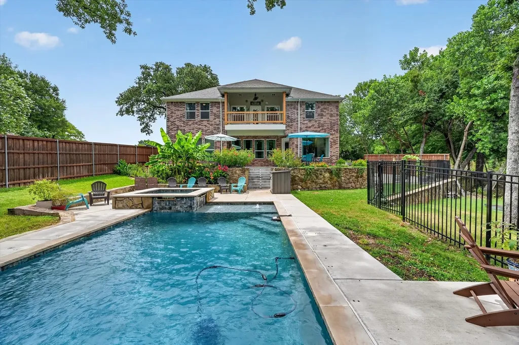 308 Familia Court Azle TX 76020