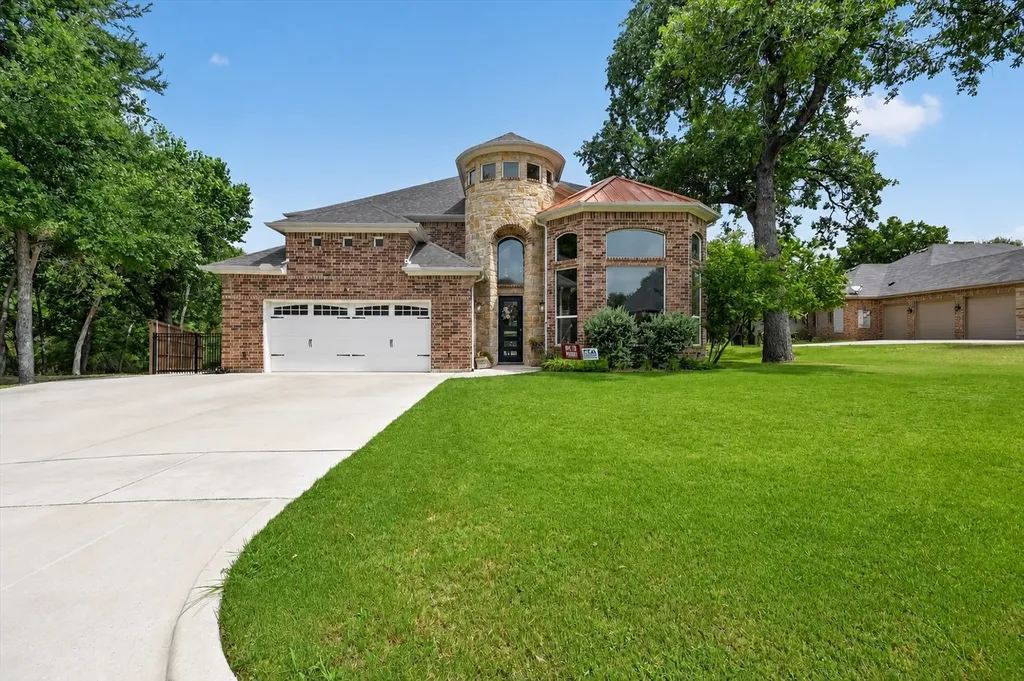 308 Familia Court Azle TX 76020