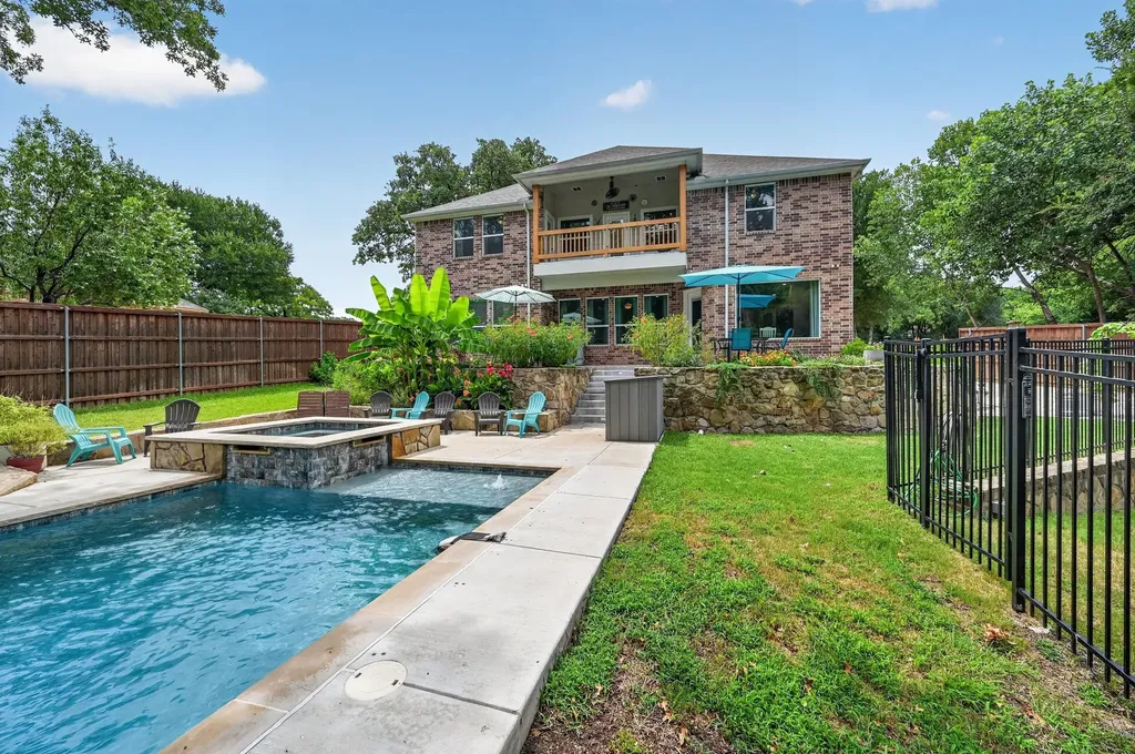 308 Familia Court Azle TX 76020