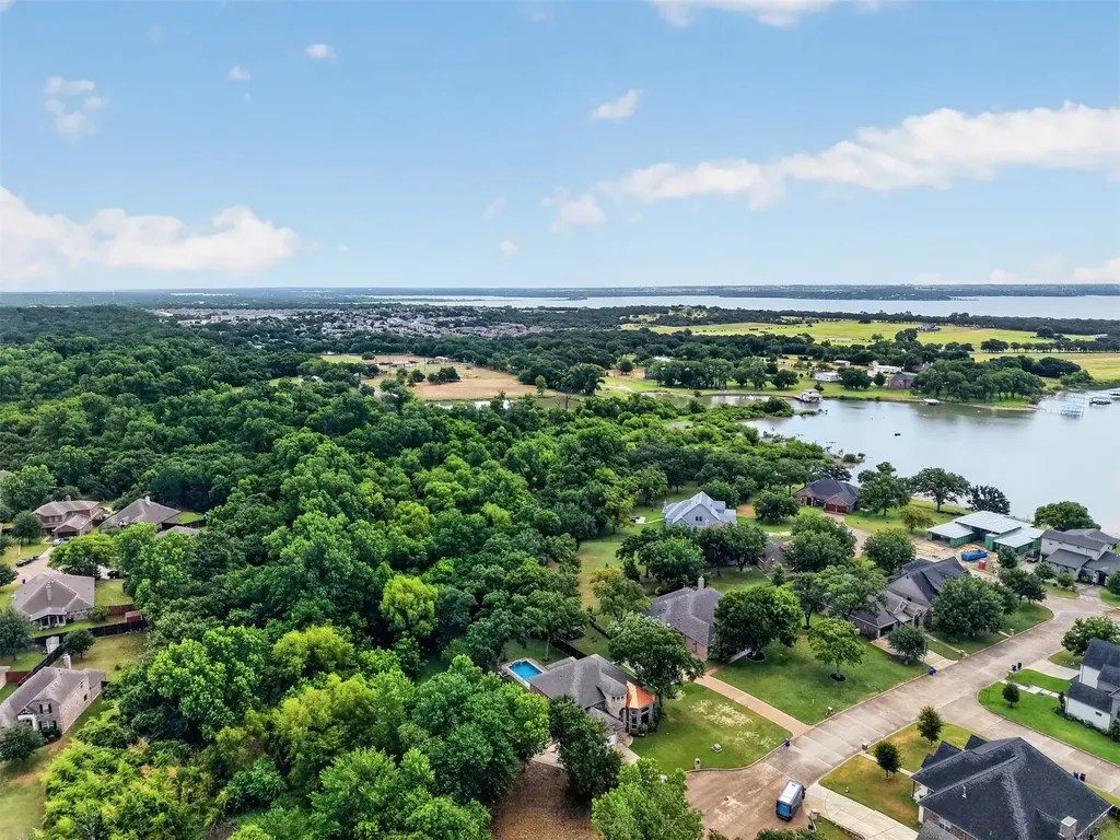 308 Familia Court Azle TX 76020