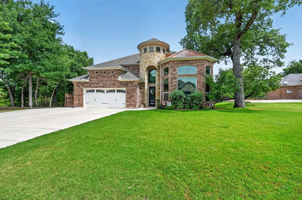 308 Familia Court Azle TX 76020