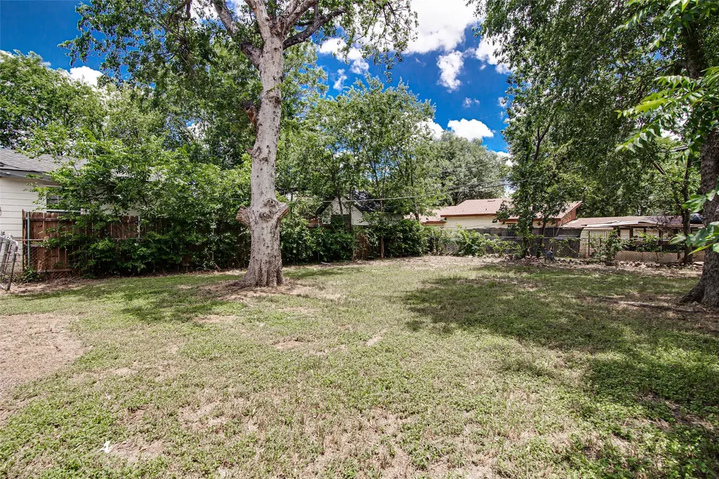 412 E Fogg Street Fort Worth TX 76110