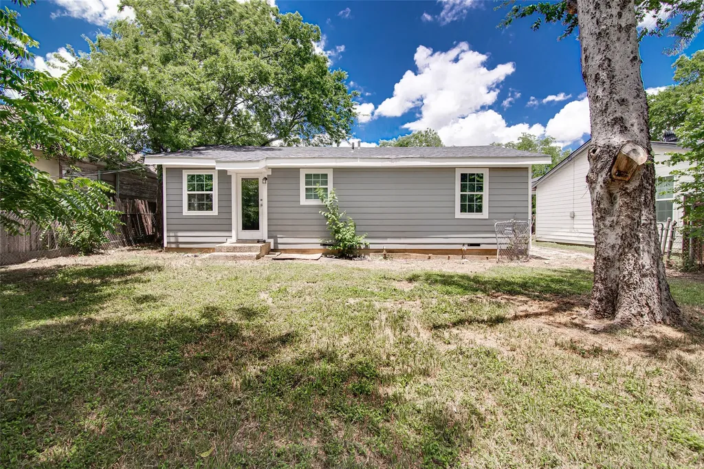 412 E Fogg Street Fort Worth TX 76110
