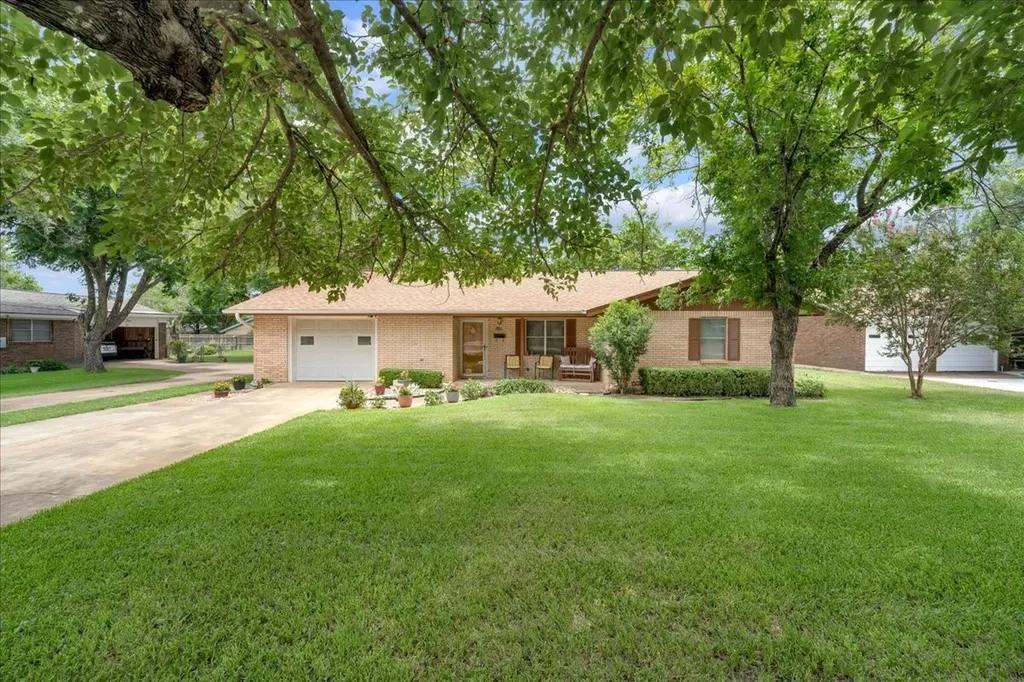 419 S Williams Street Hamilton TX 76531