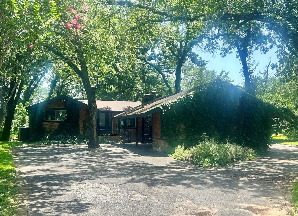 914 Kiowa Drive W Lake Kiowa TX 76240