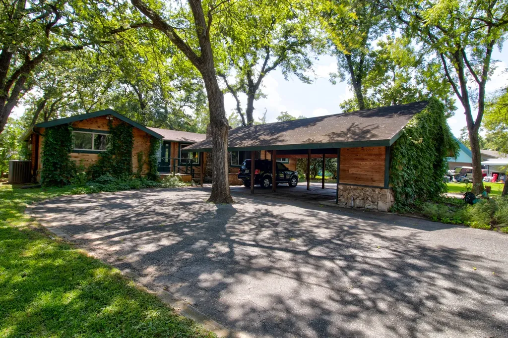 914 Kiowa Drive W Lake Kiowa TX 76240
