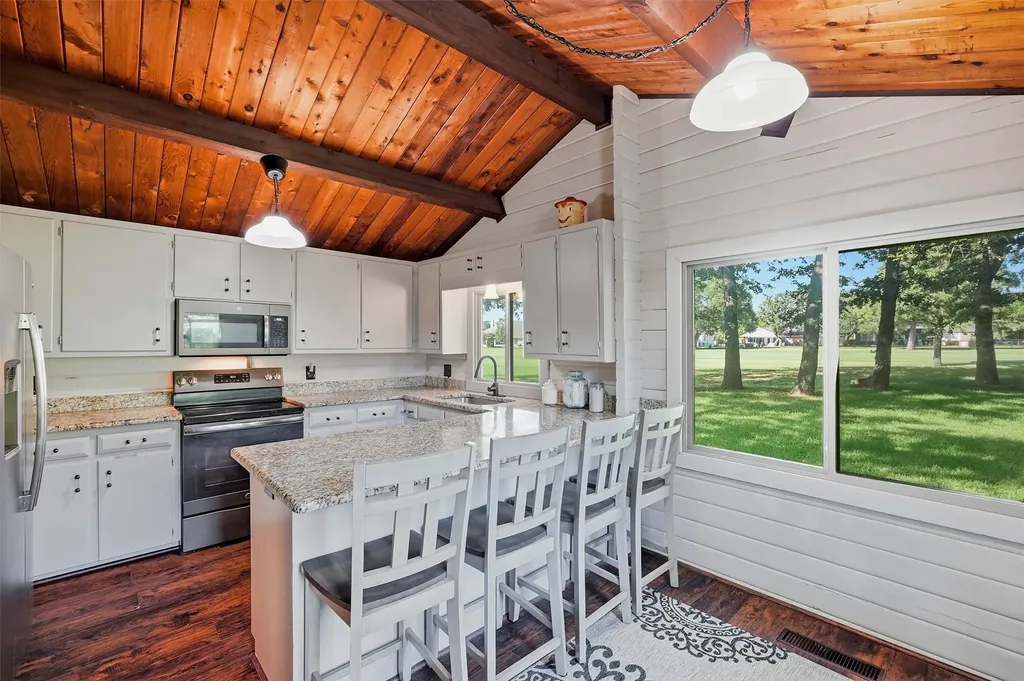 914 Kiowa Drive W Lake Kiowa TX 76240