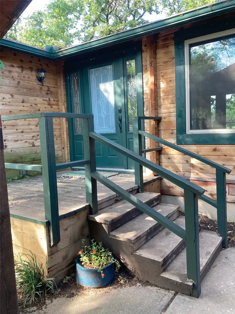 914 Kiowa Drive W Lake Kiowa TX 76240