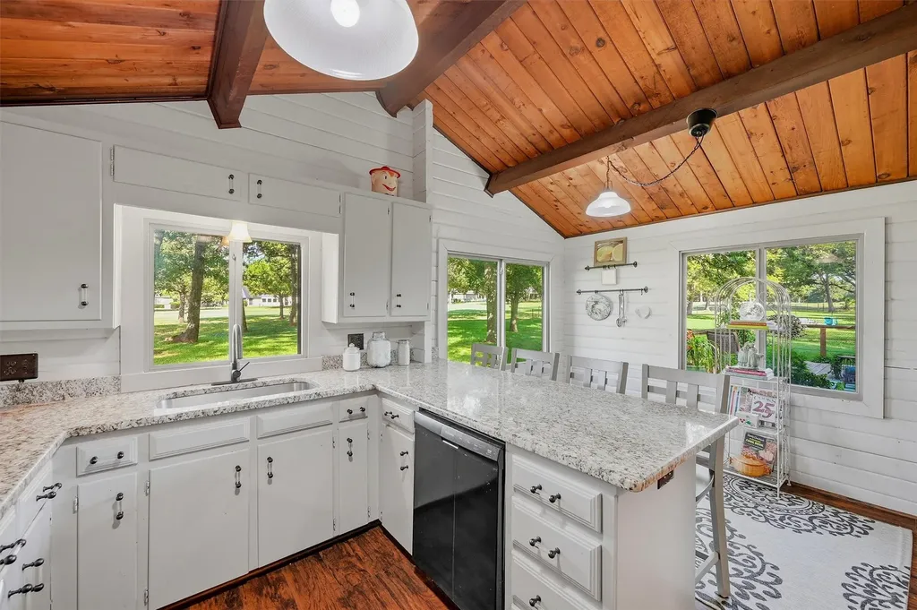 914 Kiowa Drive W Lake Kiowa TX 76240