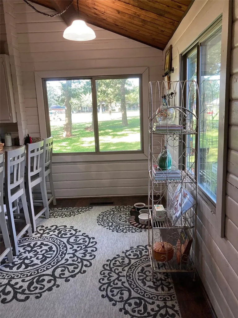 914 Kiowa Drive W Lake Kiowa TX 76240