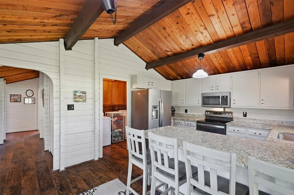 914 Kiowa Drive W Lake Kiowa TX 76240