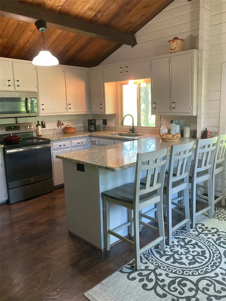 914 Kiowa Drive W Lake Kiowa TX 76240