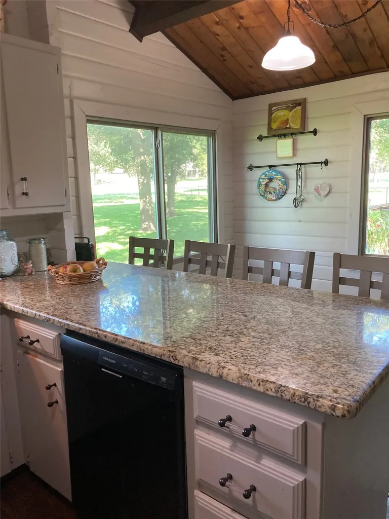 914 Kiowa Drive W Lake Kiowa TX 76240