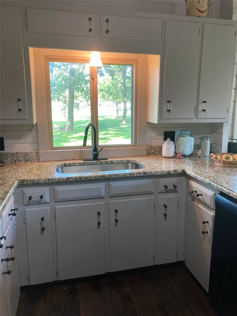 914 Kiowa Drive W Lake Kiowa TX 76240