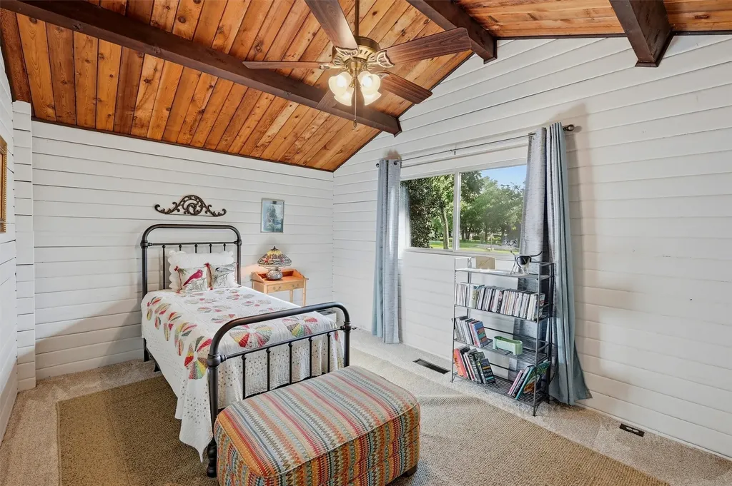 914 Kiowa Drive W Lake Kiowa TX 76240