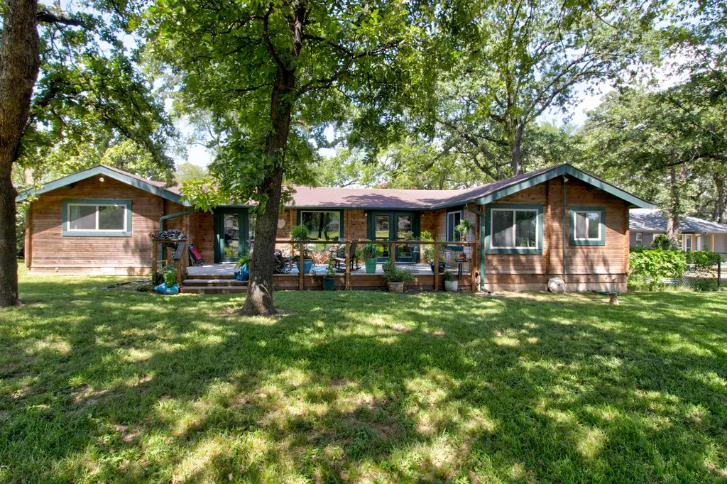 914 Kiowa Drive W Lake Kiowa TX 76240