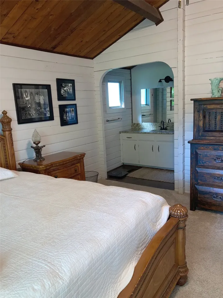 914 Kiowa Drive W Lake Kiowa TX 76240