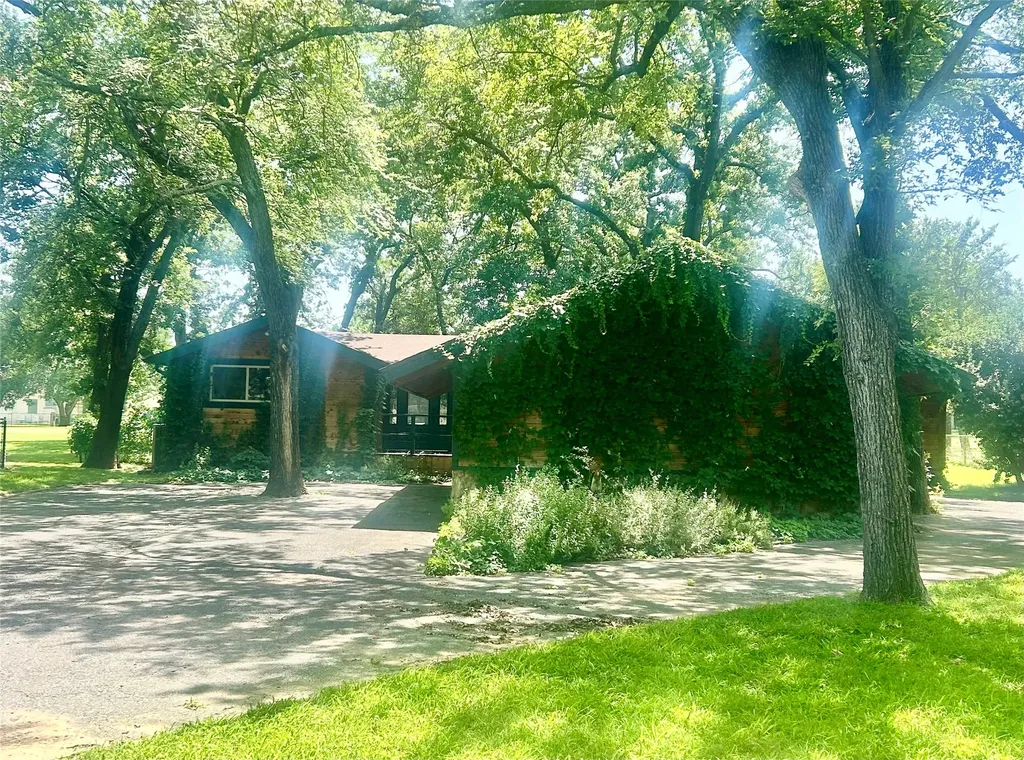 914 Kiowa Drive W Lake Kiowa TX 76240