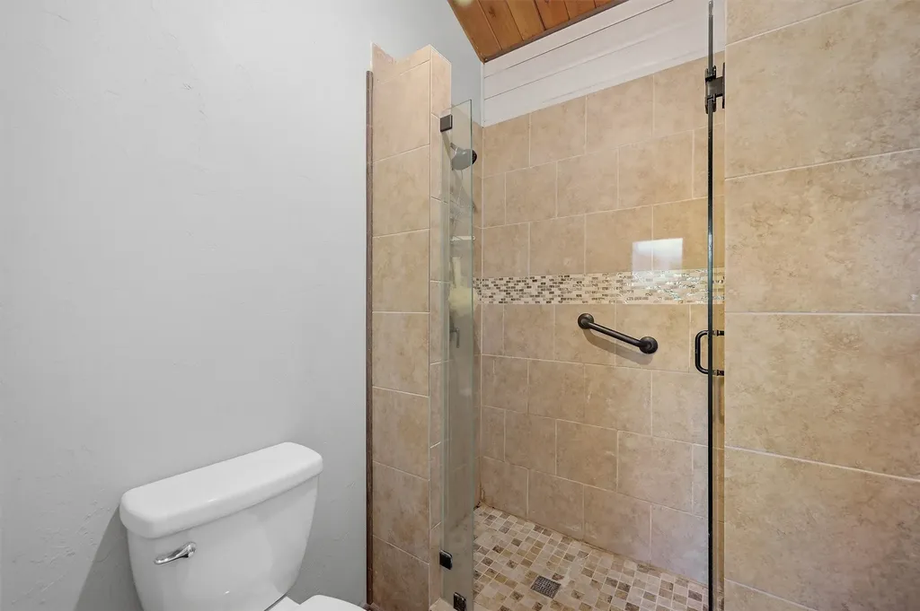 914 Kiowa Drive W Lake Kiowa TX 76240