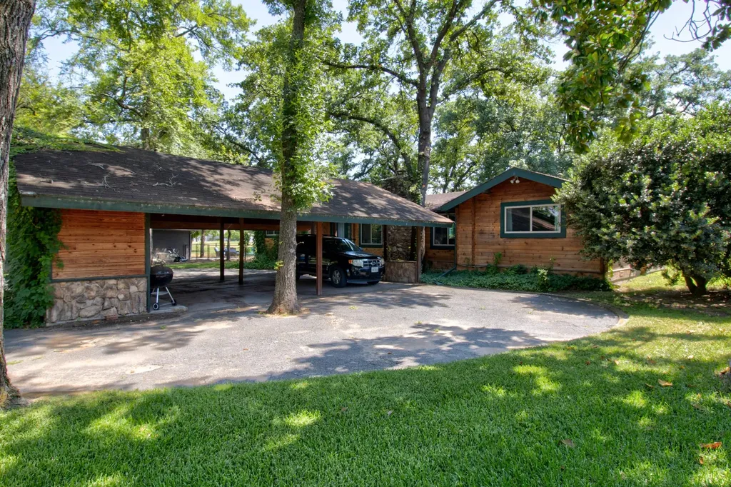 914 Kiowa Drive W Lake Kiowa TX 76240