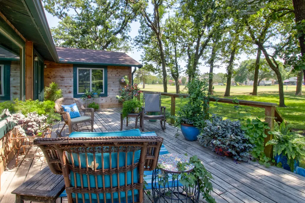 914 Kiowa Drive W Lake Kiowa TX 76240