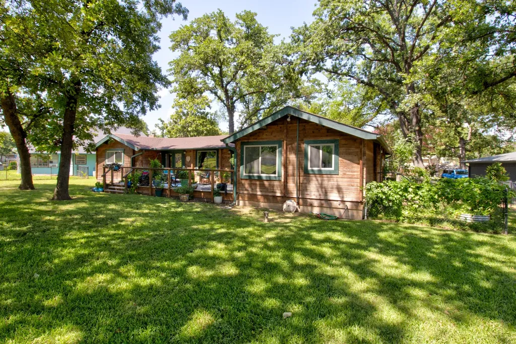 914 Kiowa Drive W Lake Kiowa TX 76240