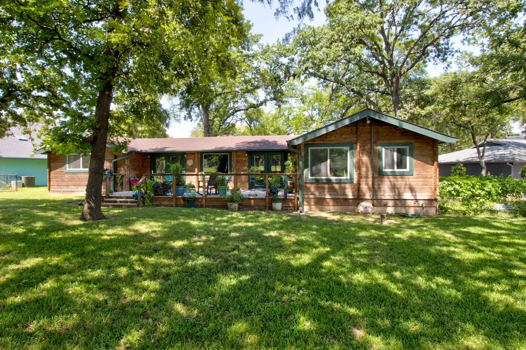 914 Kiowa Drive W Lake Kiowa TX 76240
