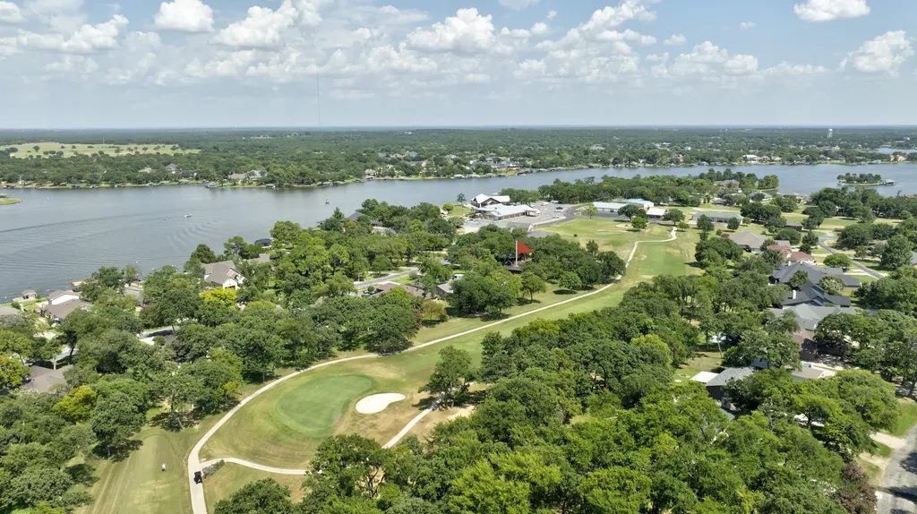 914 Kiowa Drive W Lake Kiowa TX 76240