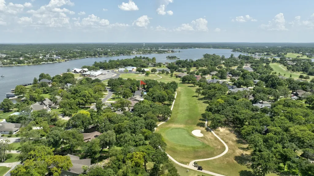914 Kiowa Drive W Lake Kiowa TX 76240