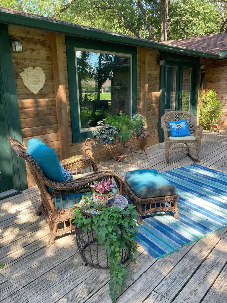 914 Kiowa Drive W Lake Kiowa TX 76240